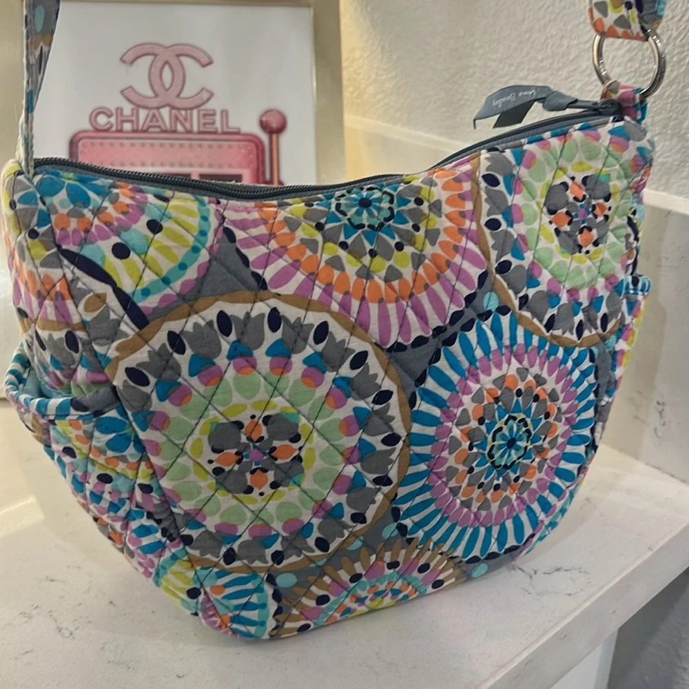 Vera Bradley Grand Traveler bag Sunny Medallion. - Picture 9 of 14